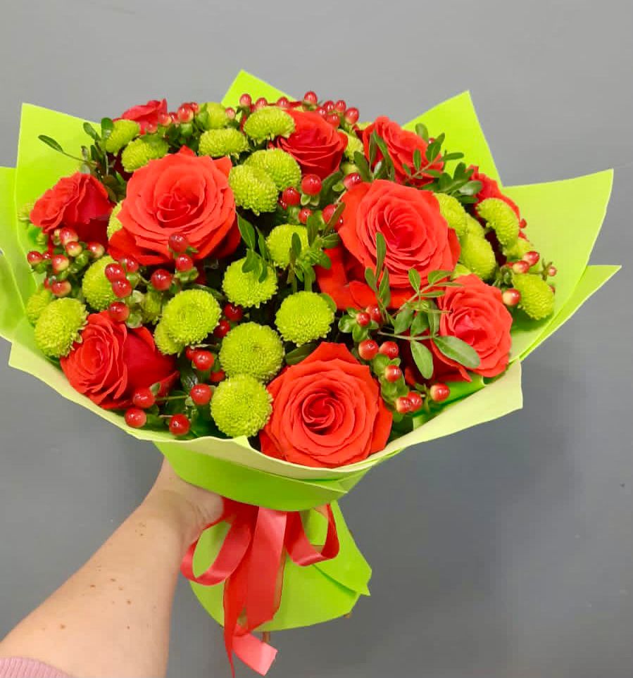 Букет цветов из: Хризантемы и Розы в Константиновской Ставропольского края