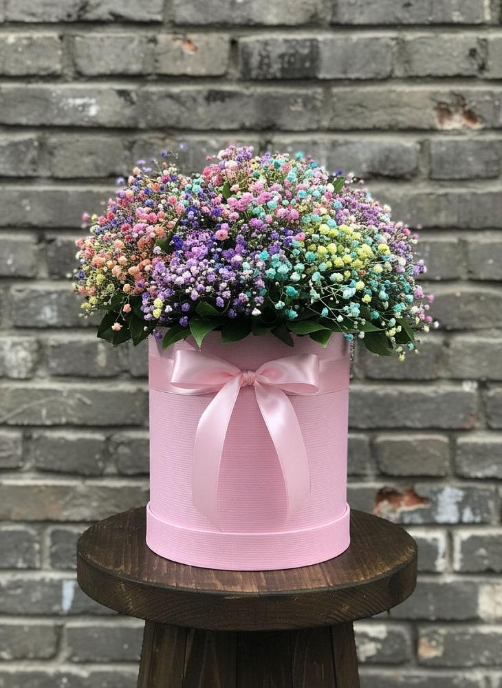 Цветочная композиция из Гипсофила и Розы в шляпной коробке в Константиновской Ставропольского края