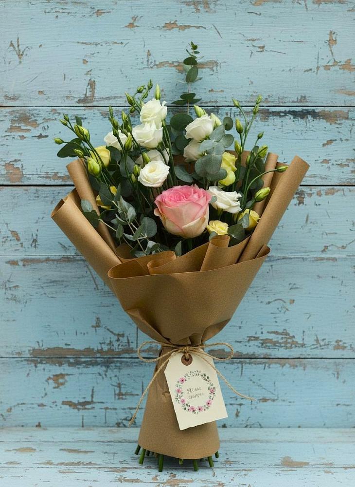 Букет цветов из: Розы и Лизиантусы в Константиновской Ставропольского края