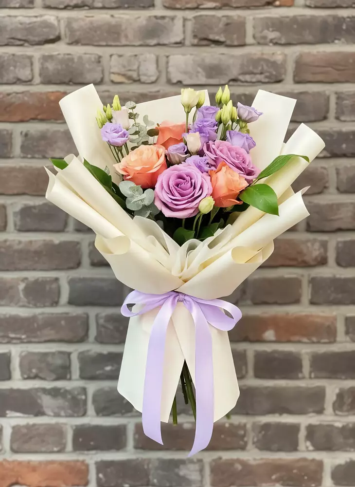 Букет цветов из: Лизиантусы и Розы в Константиновской Ставропольского края