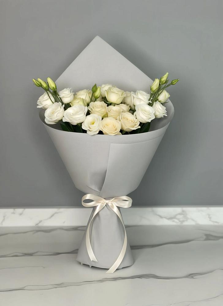 Букет цветов из: Розы и Лизиантусы в Константиновской Ставропольского края