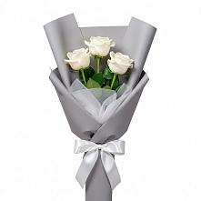 Букет 3 белые розы в Константиновской Ставропольского края
