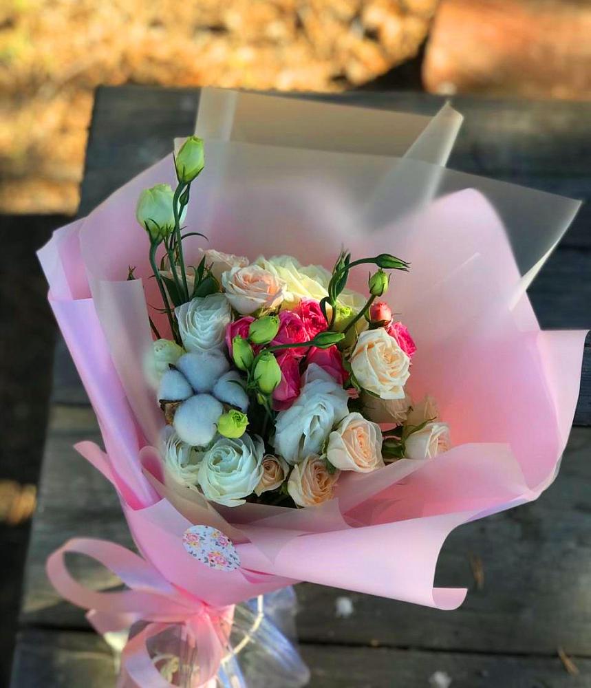 Букет цветов из: Розы и Лизиантусы в Константиновской Ставропольского края