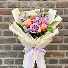 Букет цветов из:  Лизиантусы и Розы в Константиновской Ставропольского края