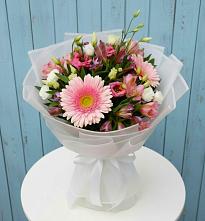 Букет цветов из:  Герберы, Альстромерии и Лизиантусы в Константиновской Ставропольского края