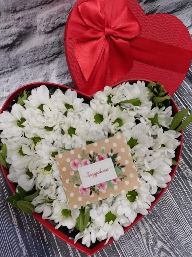 Цветочная композиция из Хризантемы в виде сердца в Константиновской Ставропольского края