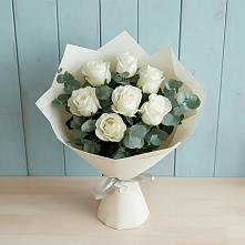 Букет Белые розы в Эвкалипте в Константиновской Ставропольского края