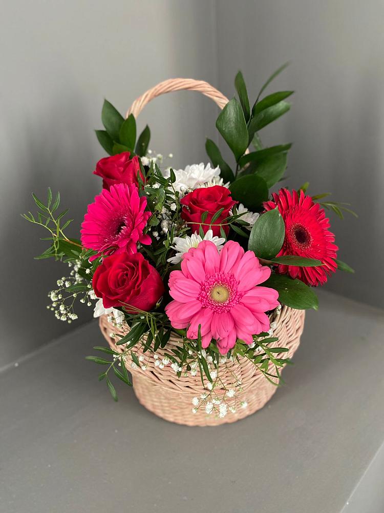 Цветочная композиция из Розы, Хризантемы и Герберы в корзине в Константиновской Ставропольского края