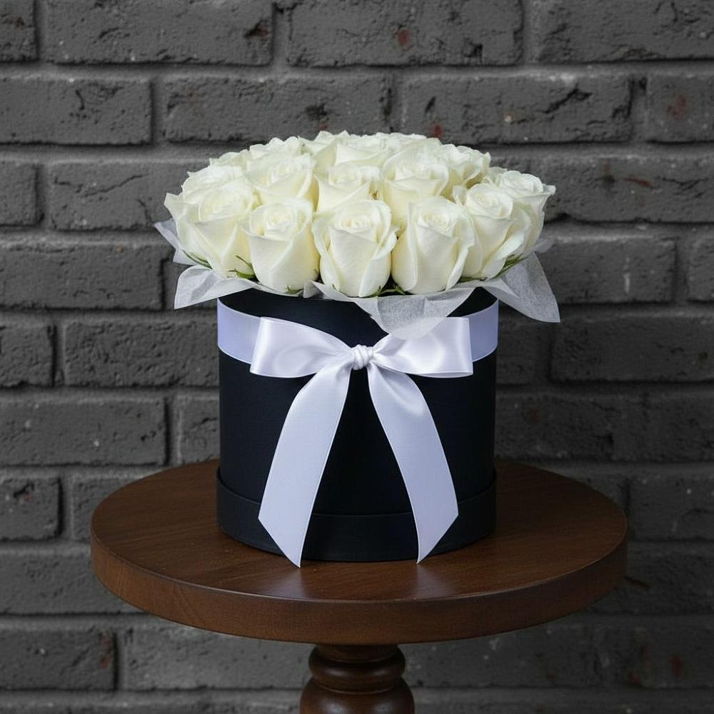 Цветочная композиция из Розы в шляпной коробке в Константиновской Ставропольского края