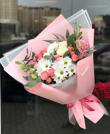 Букет цветов из: Розы, Лизиантусы и Хризантемы в Константиновской Ставропольского края